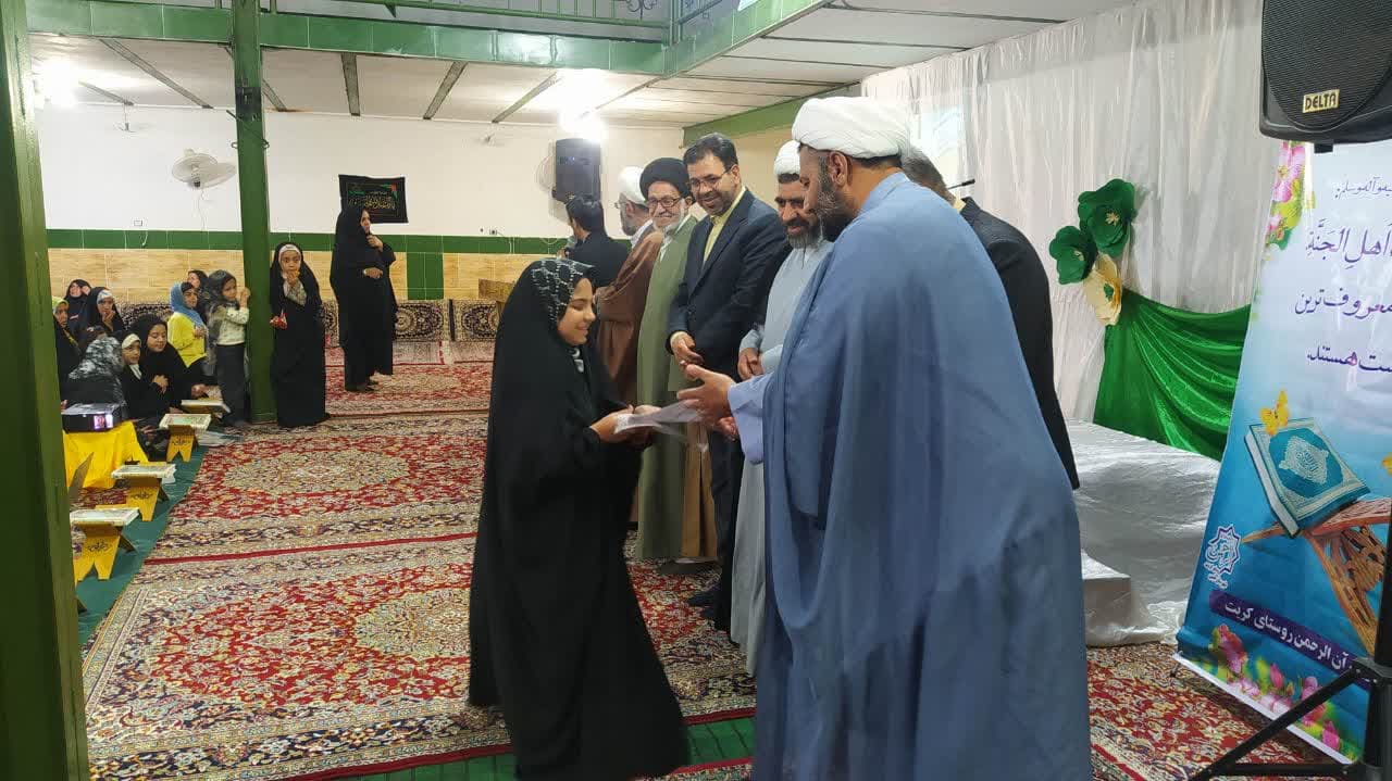 برگزاری محفل انس با قرآن در روستای کریت